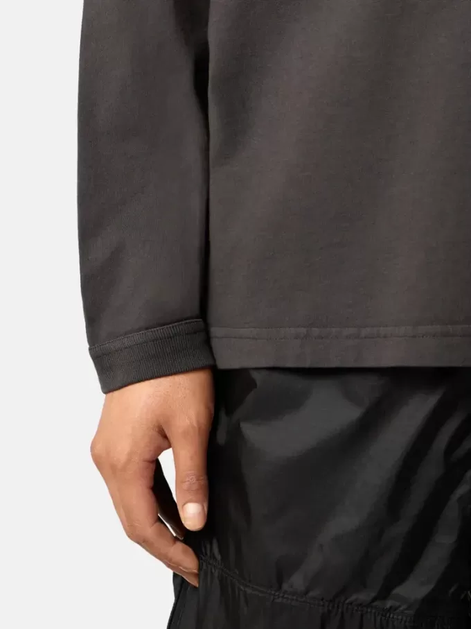 T-shirt a maniche lunghe dalla vestibilità regolare con toppa Compass tono su tono.