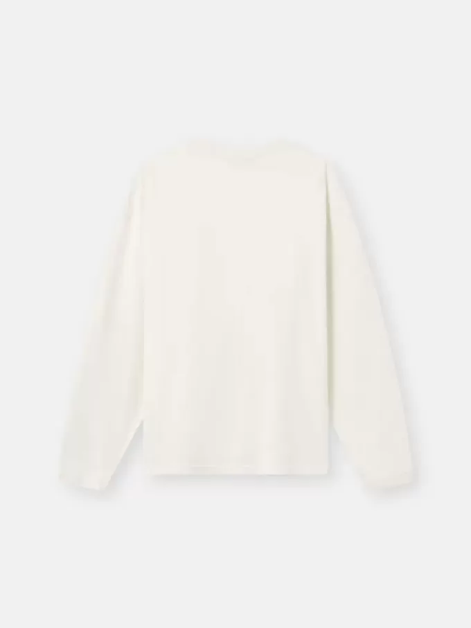 T-shirt a maniche lunghe dalla vestibilità regolare con toppa Compass tono su tono. T-shirt a maniche lunghe dalla vestibilità regolare con toppa Compass tono su tono.