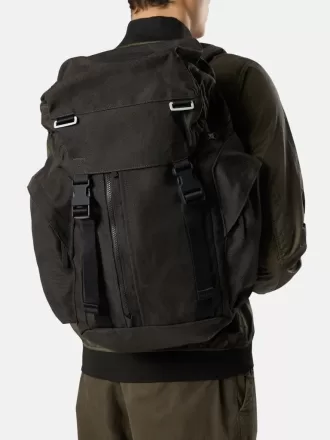Zaino con tasche multiple e spallacci imbottiti Zaino con tasche multiple e spallacci imbottiti