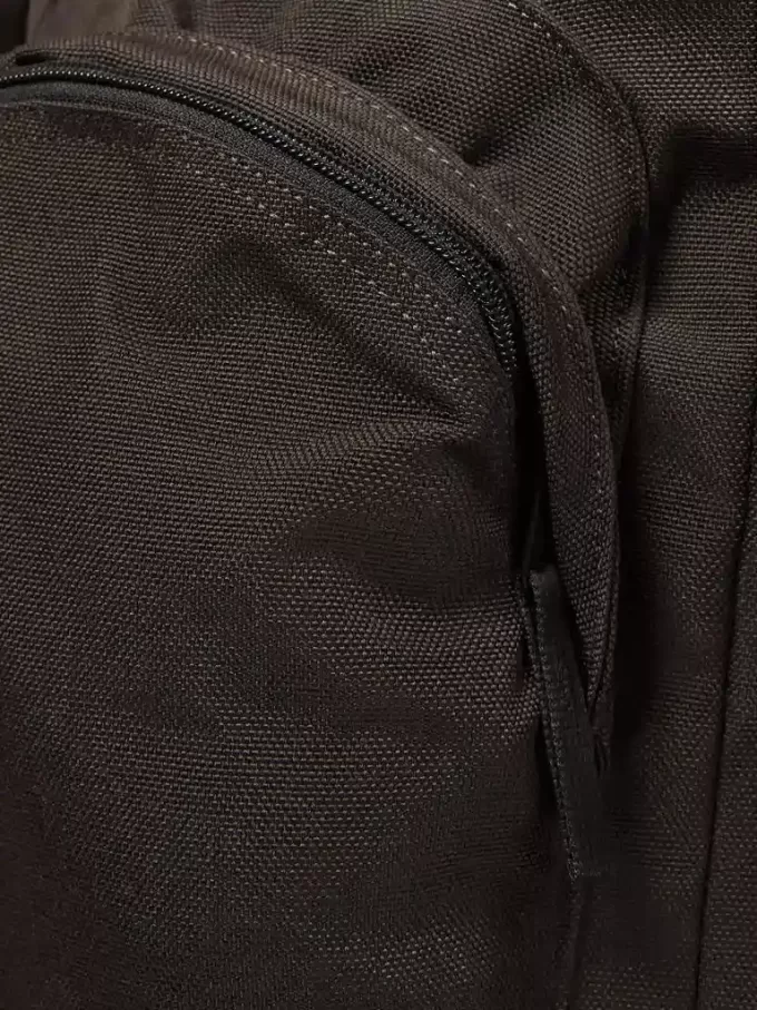 Zaino con tasche multiple e spallacci imbottiti Zaino con tasche multiple e spallacci imbottiti